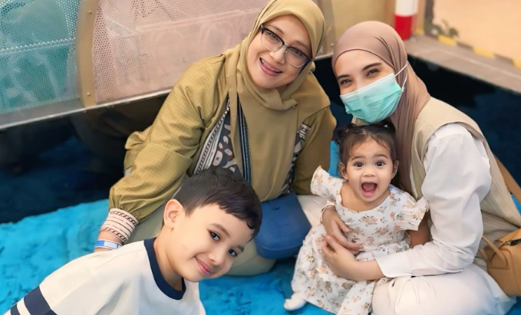 Zaskia Sungkar bersama ibu dan anak-anaknya. (Instagram)